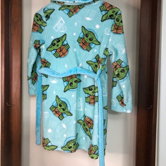 The Mandalorian Baby Yoda Kids Bathrob. Size 7/8. - Picture 2 of 4